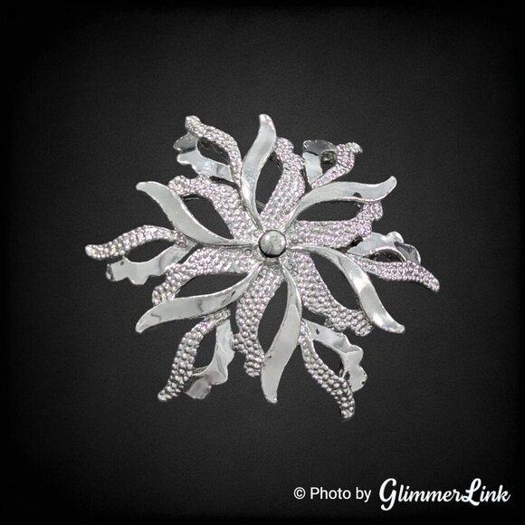 Vintage GERRY's Textured Dome Openwork Flower Silver Tone Brooch - Picture 1 of 10